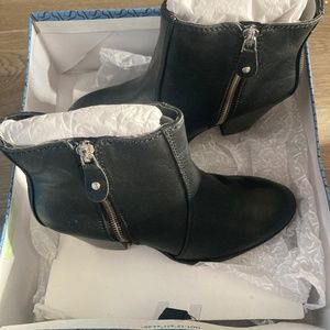 New Simply Vera Wallace Black Ankle Boot